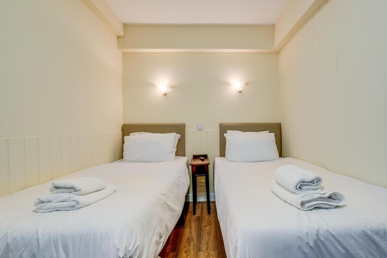 Astoria Hotel London Exterior photo